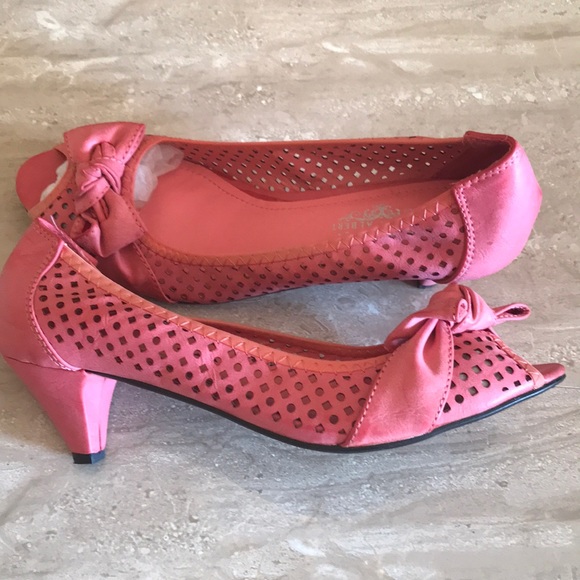 Brand New Charles Albert Pump - Picture 2 of 3